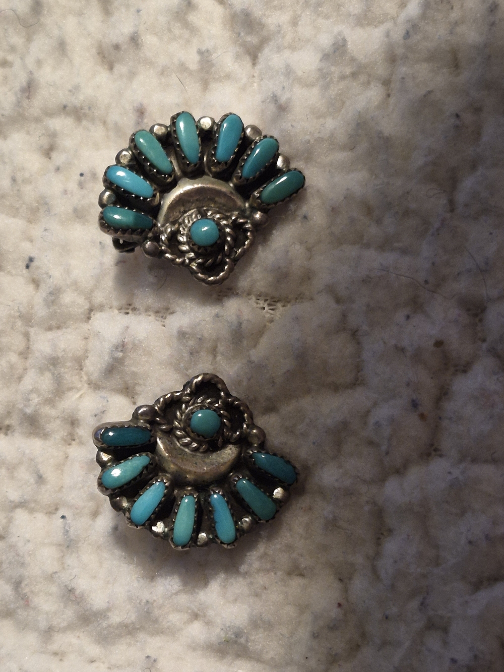 Vintage Bill & Lou Laweka Zuni Sterling Turquoise Earrings - Picture 5 of 6